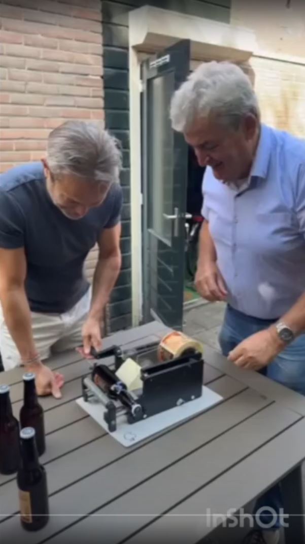 Etiketten plakken